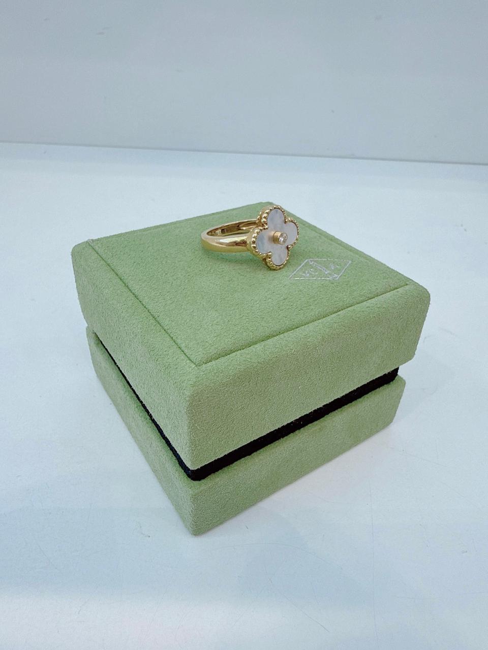 MOTHER OF PEARL YELLOW GOLD VINTAGE ALHAMBRA RING 52