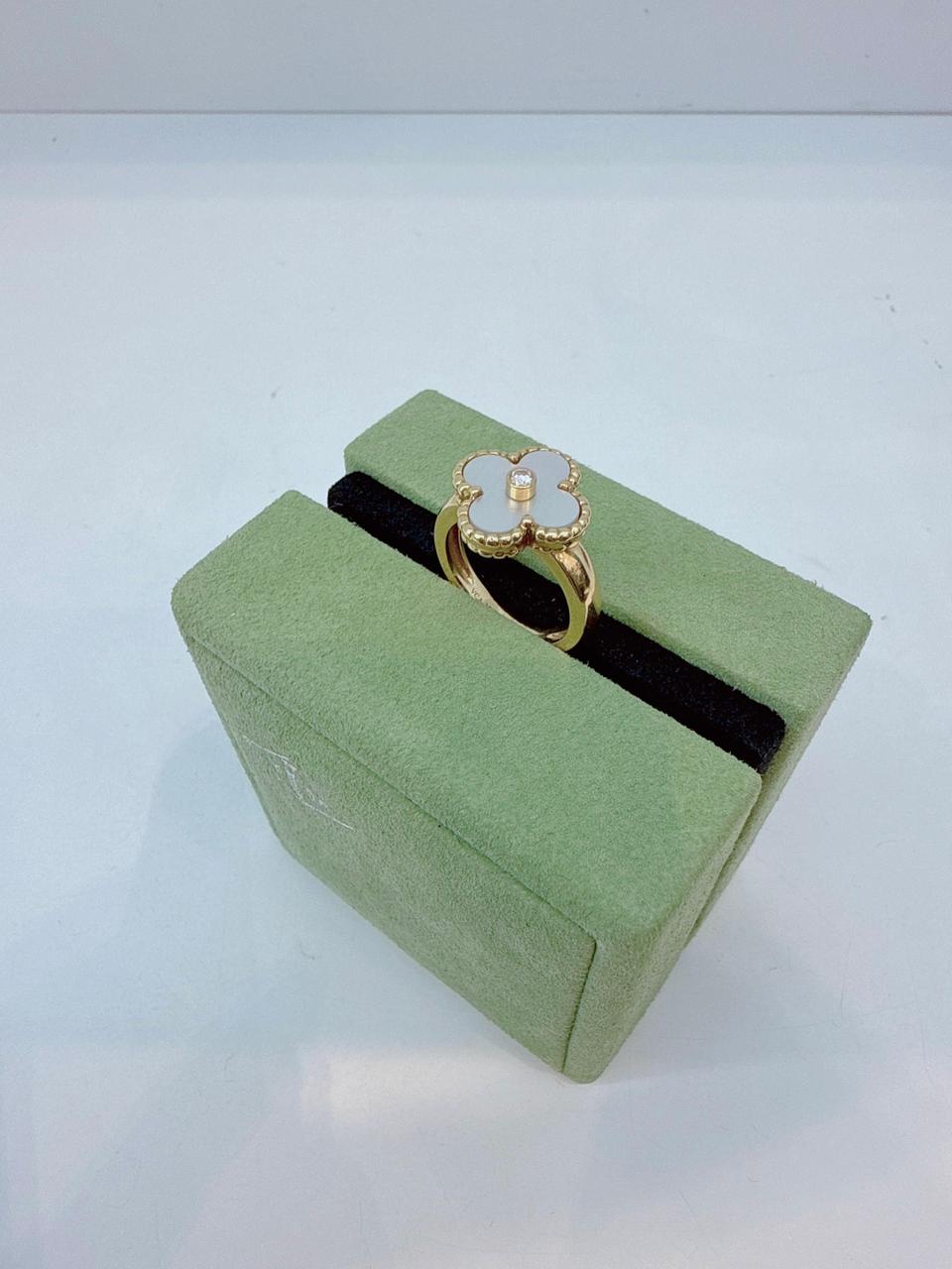 MOTHER OF PEARL YELLOW GOLD VINTAGE ALHAMBRA RING 52