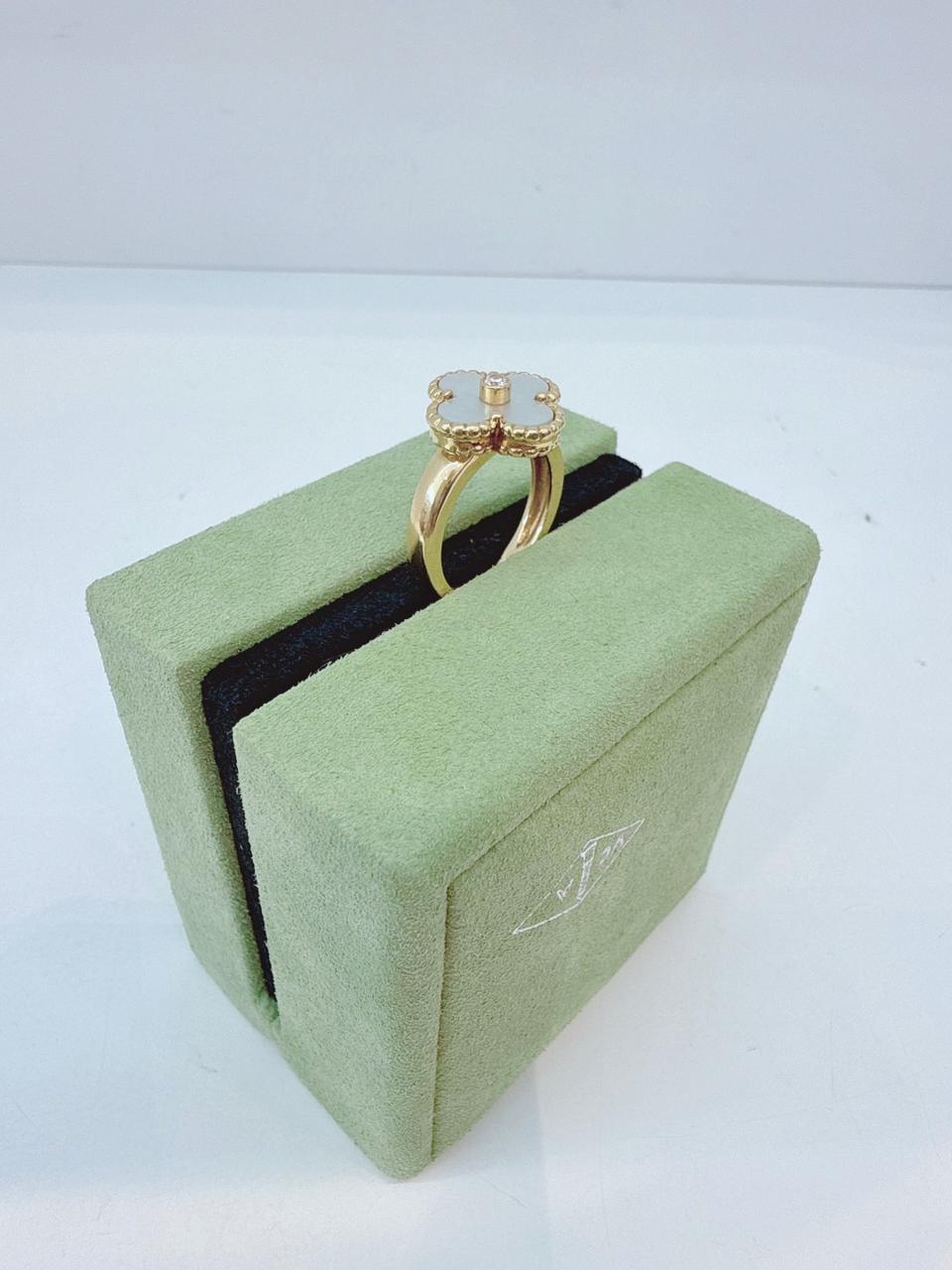 MOTHER OF PEARL YELLOW GOLD VINTAGE ALHAMBRA RING 52
