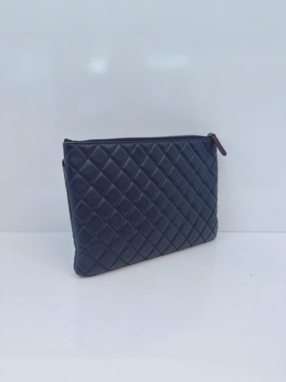 NAVY BLUE LEATHER ARCHI CHIC O-CASE CLUTCH