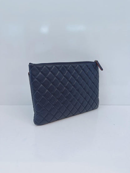 NAVY BLUE LEATHER ARCHI CHIC O-CASE CLUTCH
