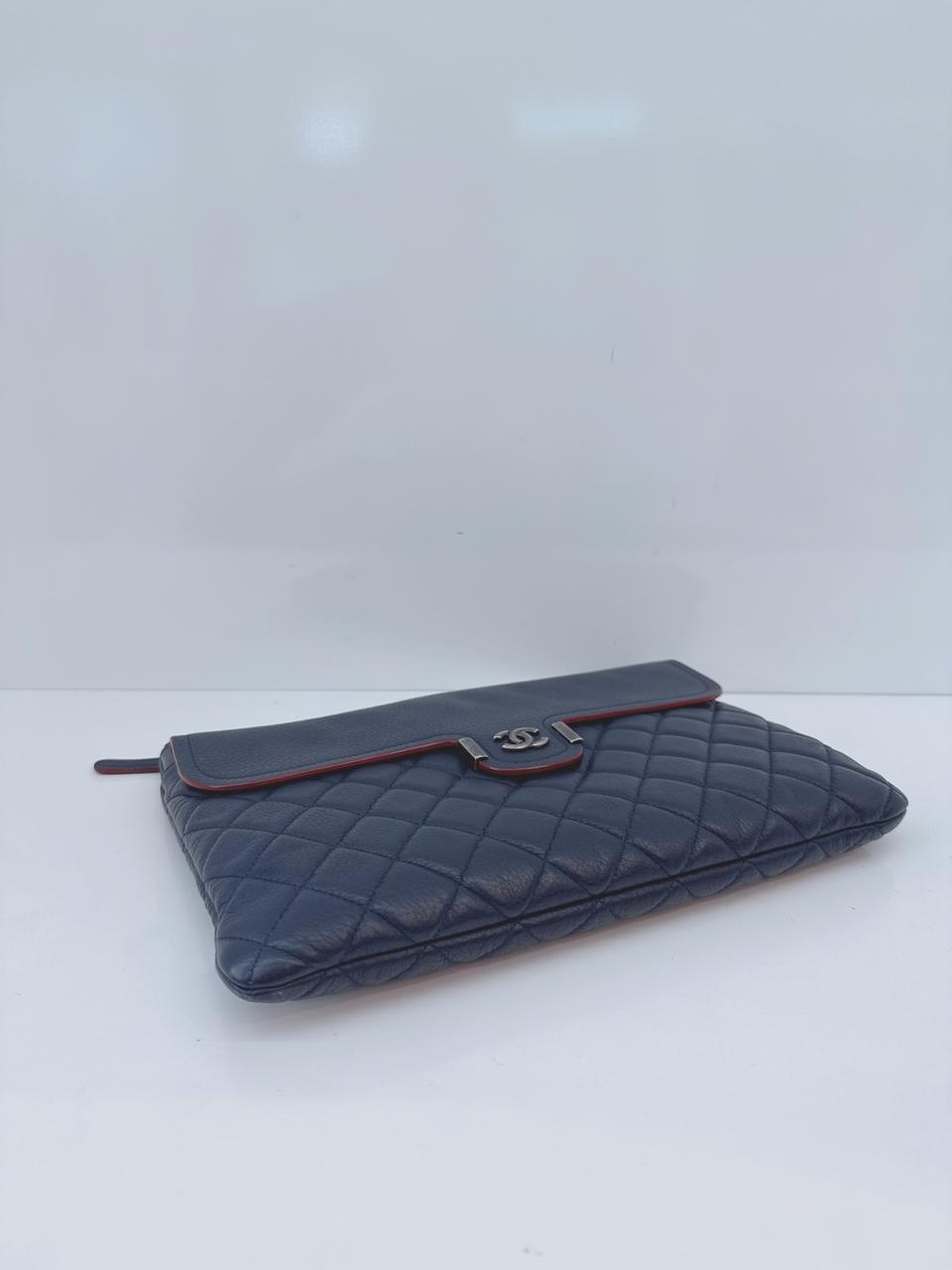 NAVY BLUE LEATHER ARCHI CHIC O-CASE CLUTCH