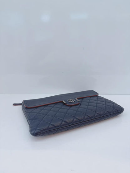 NAVY BLUE LEATHER ARCHI CHIC O-CASE CLUTCH