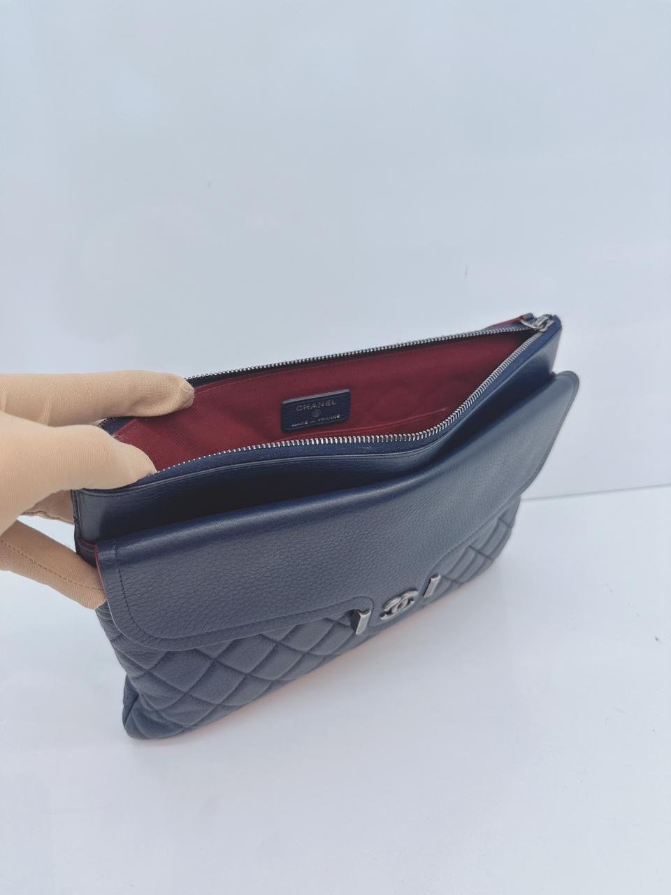 NAVY BLUE LEATHER ARCHI CHIC O-CASE CLUTCH