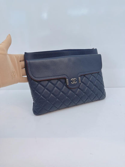 NAVY BLUE LEATHER ARCHI CHIC O-CASE CLUTCH