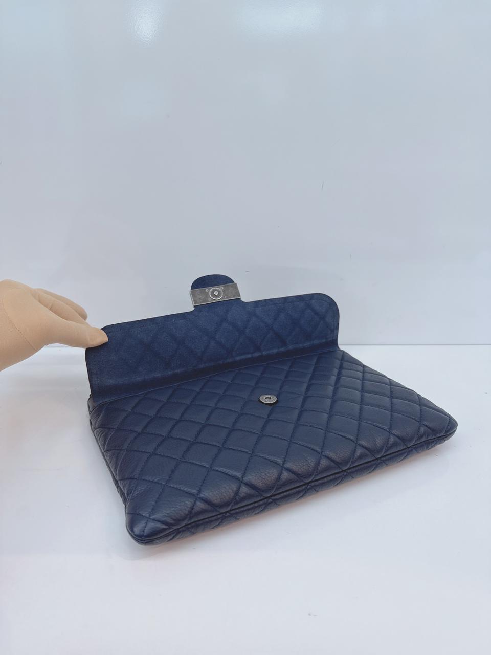 NAVY BLUE LEATHER ARCHI CHIC O-CASE CLUTCH