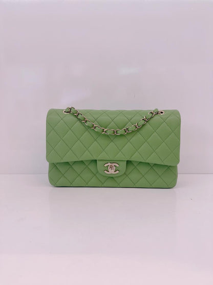 GREEN SHINY CAVIAR MEDIUM CLASSIC DOUBLE FLAP HANDBAG LIGHT GOLD HARDWARE