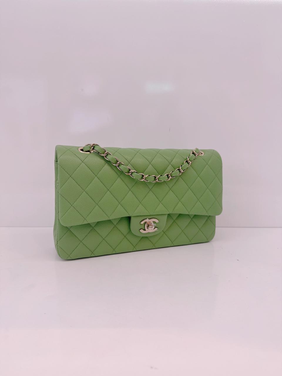 GREEN SHINY CAVIAR MEDIUM CLASSIC DOUBLE FLAP HANDBAG LIGHT GOLD HARDWARE