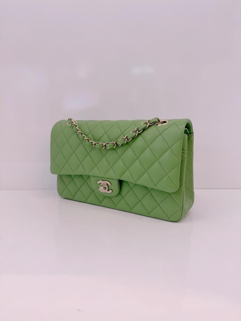 GREEN SHINY CAVIAR MEDIUM CLASSIC DOUBLE FLAP HANDBAG LIGHT GOLD HARDWARE