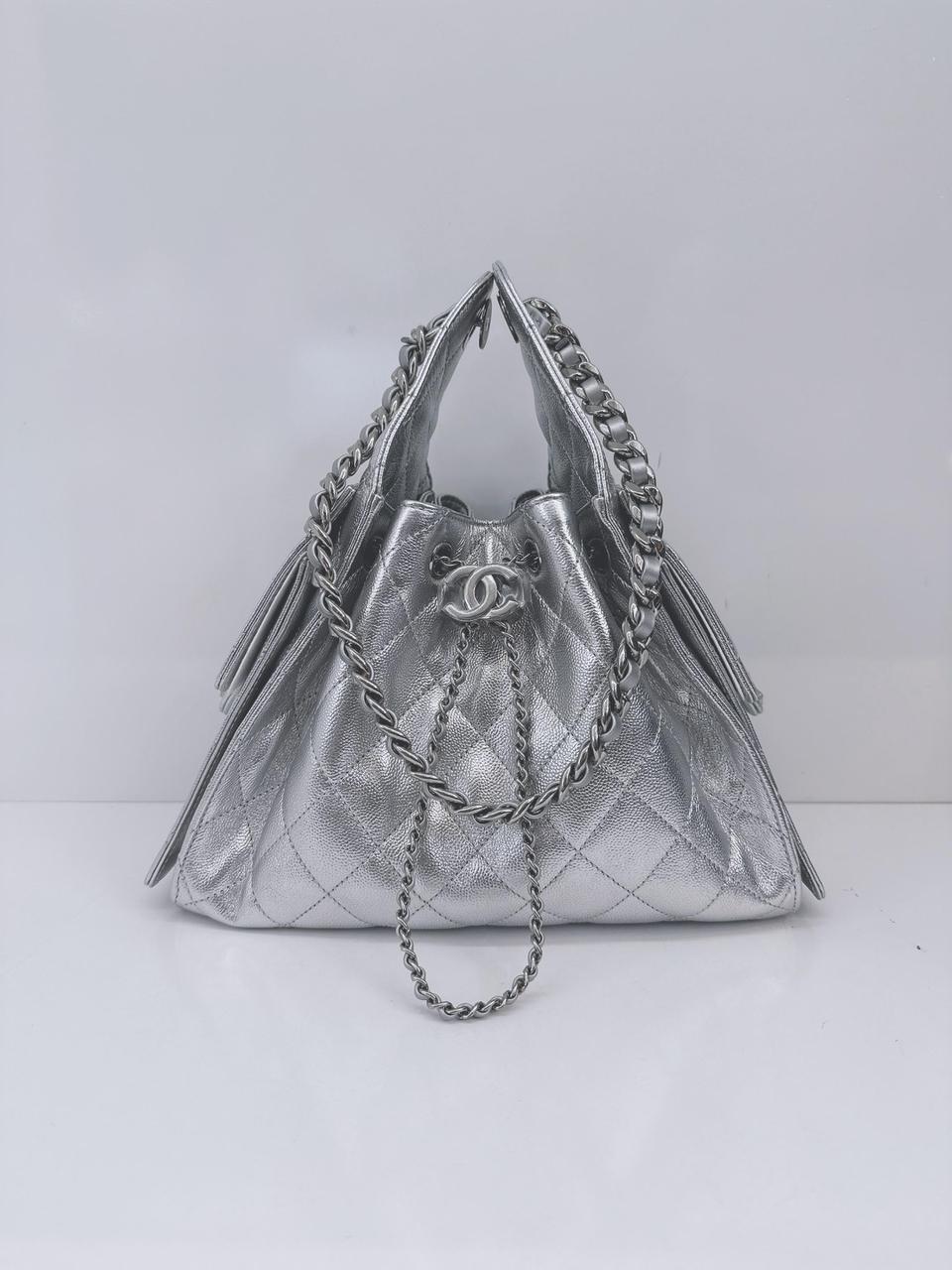 SILVER GRAINED CALFSKIN LEATHER SMALL CHANEL 25 HANDBAG