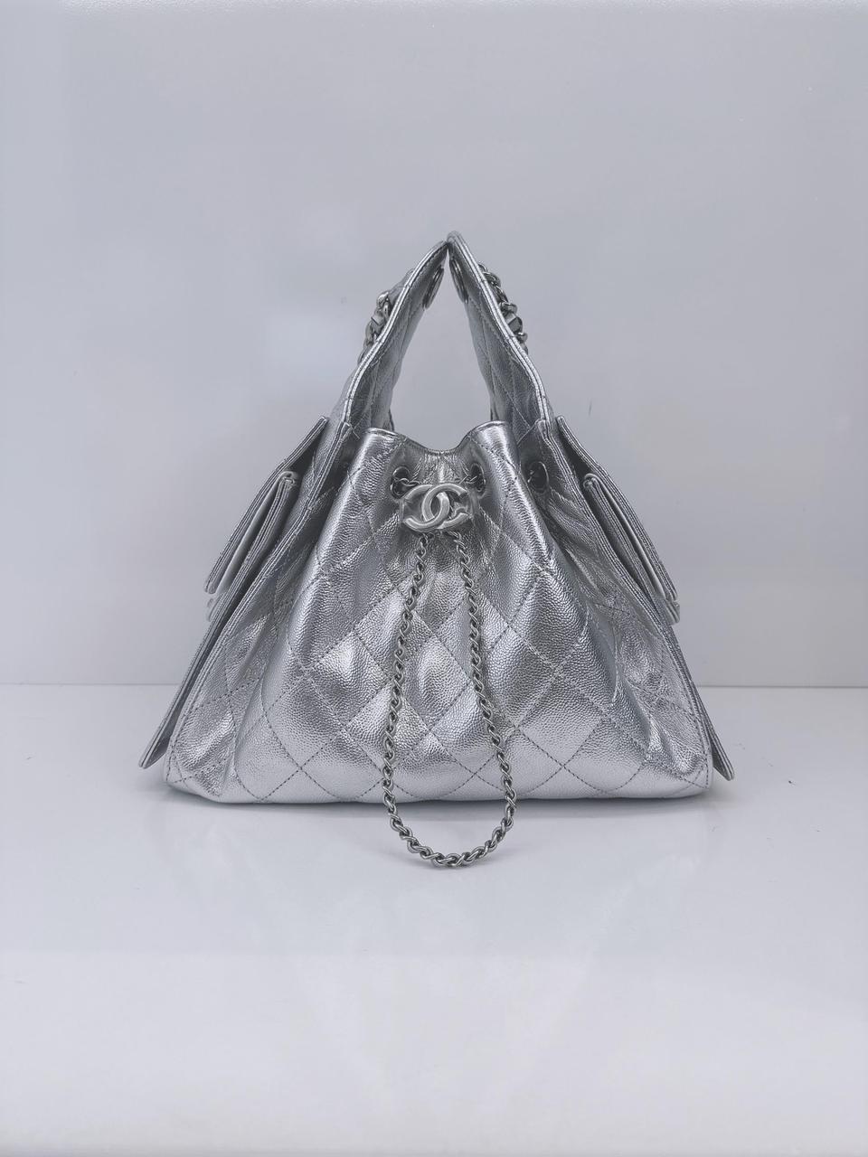 SILVER GRAINED CALFSKIN LEATHER SMALL CHANEL 25 HANDBAG