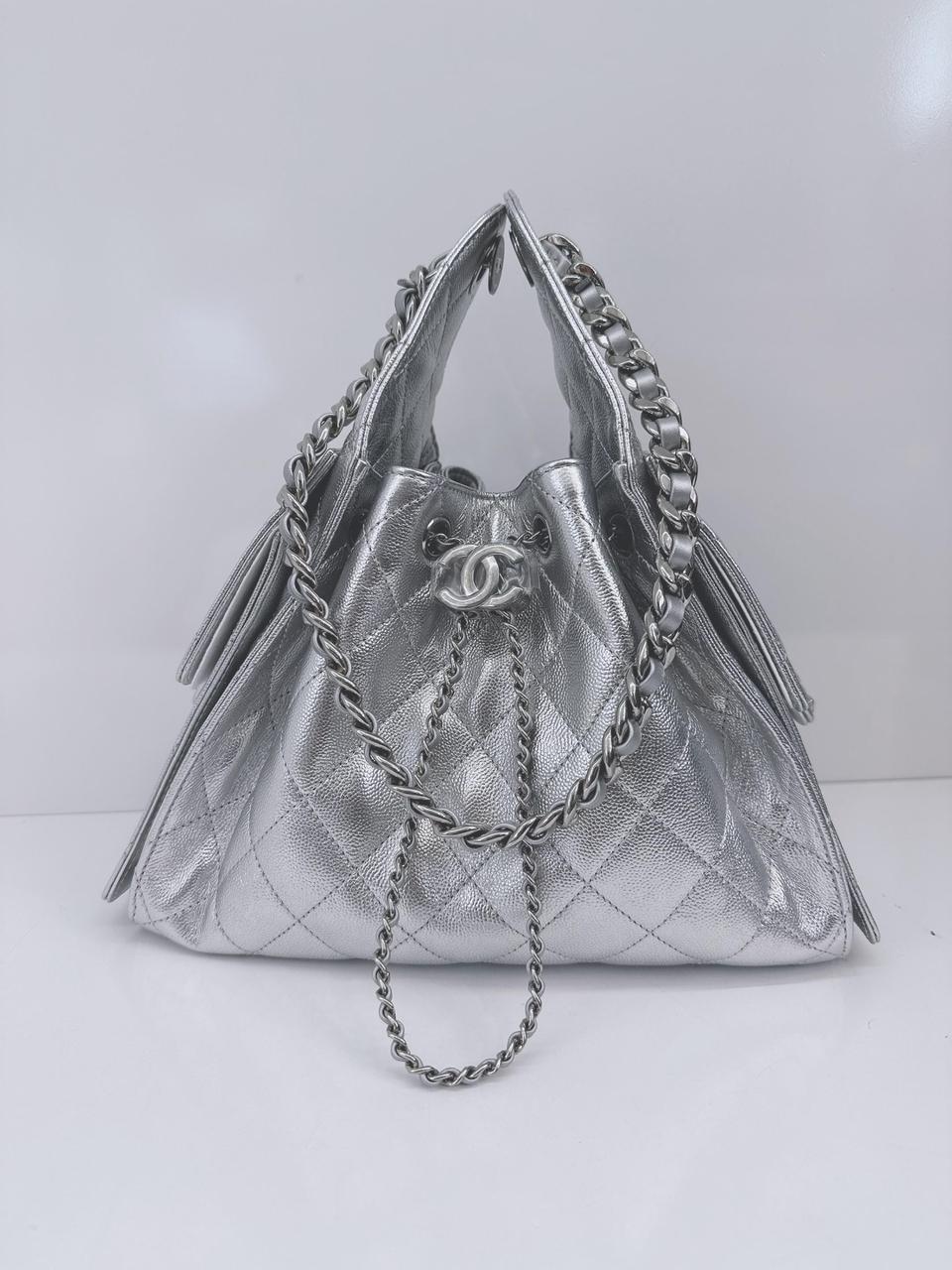SILVER GRAINED CALFSKIN LEATHER SMALL CHANEL 25 HANDBAG