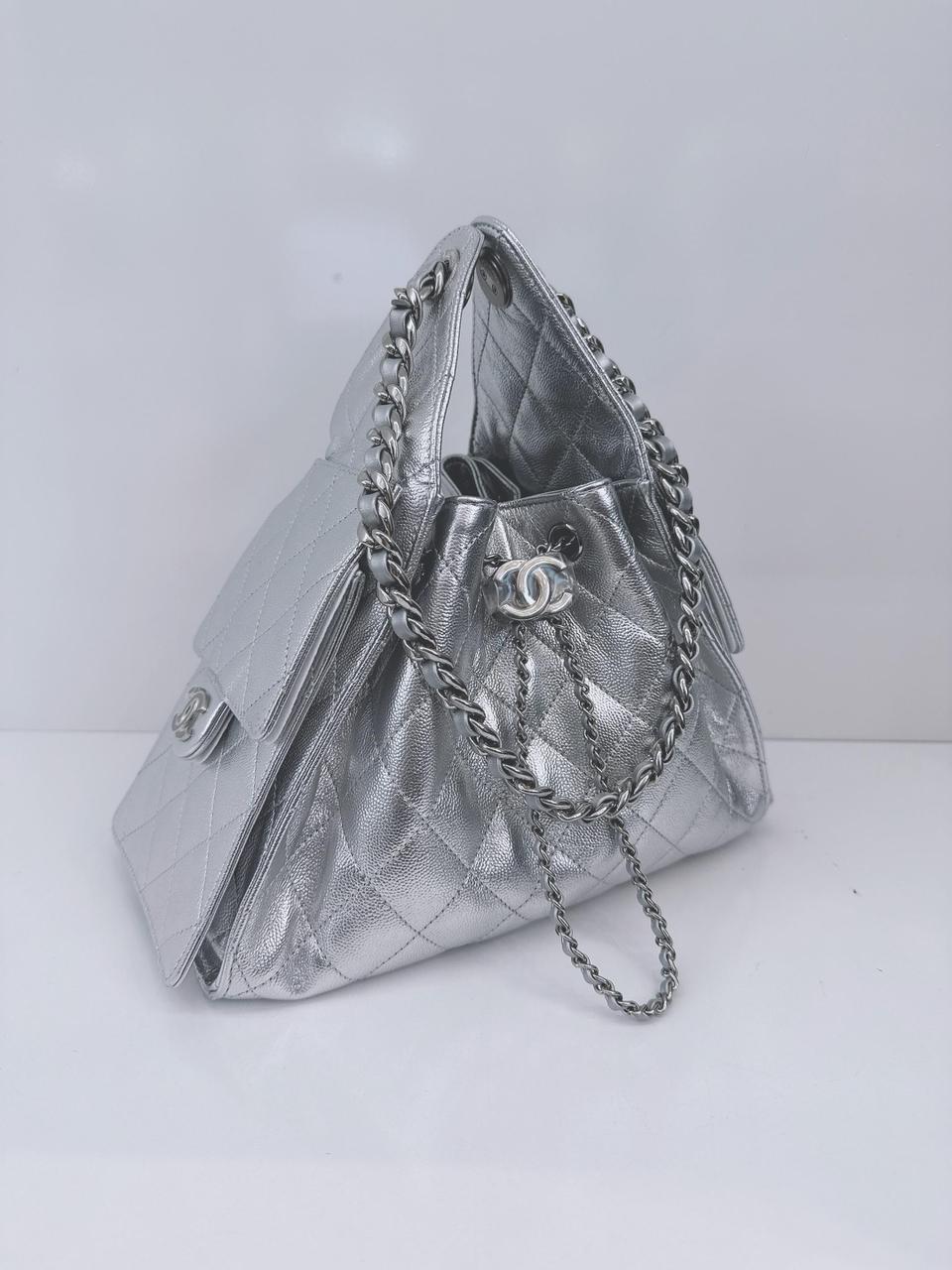 SILVER GRAINED CALFSKIN LEATHER SMALL CHANEL 25 HANDBAG