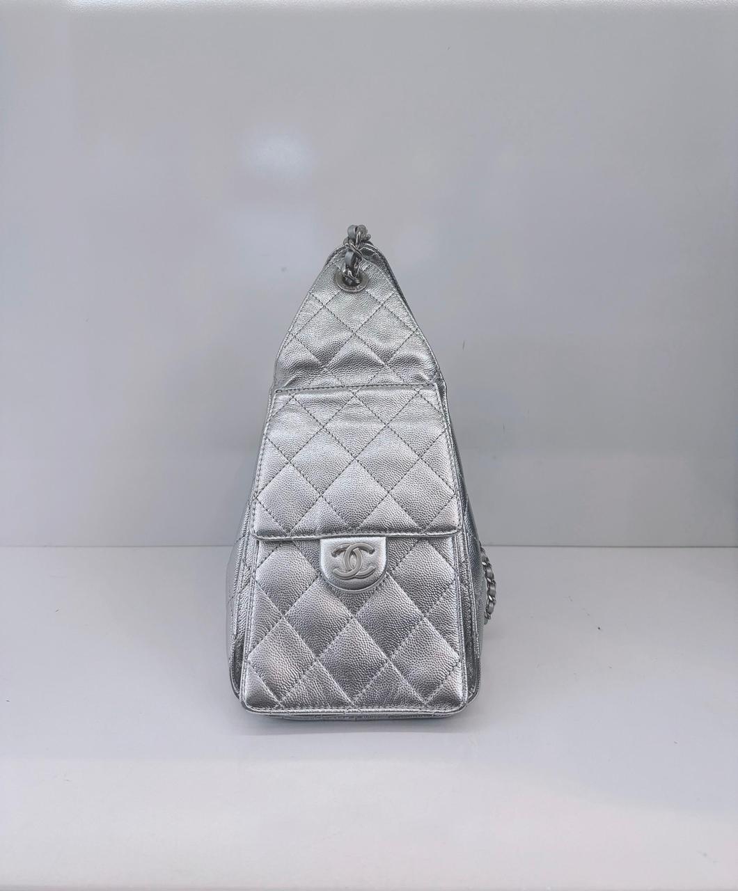 SILVER GRAINED CALFSKIN LEATHER SMALL CHANEL 25 HANDBAG