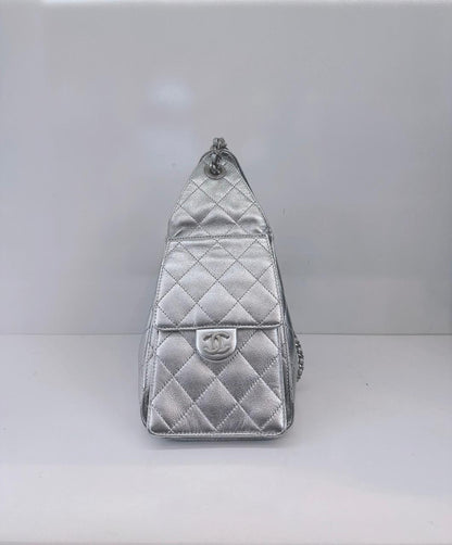 SILVER GRAINED CALFSKIN LEATHER SMALL CHANEL 25 HANDBAG