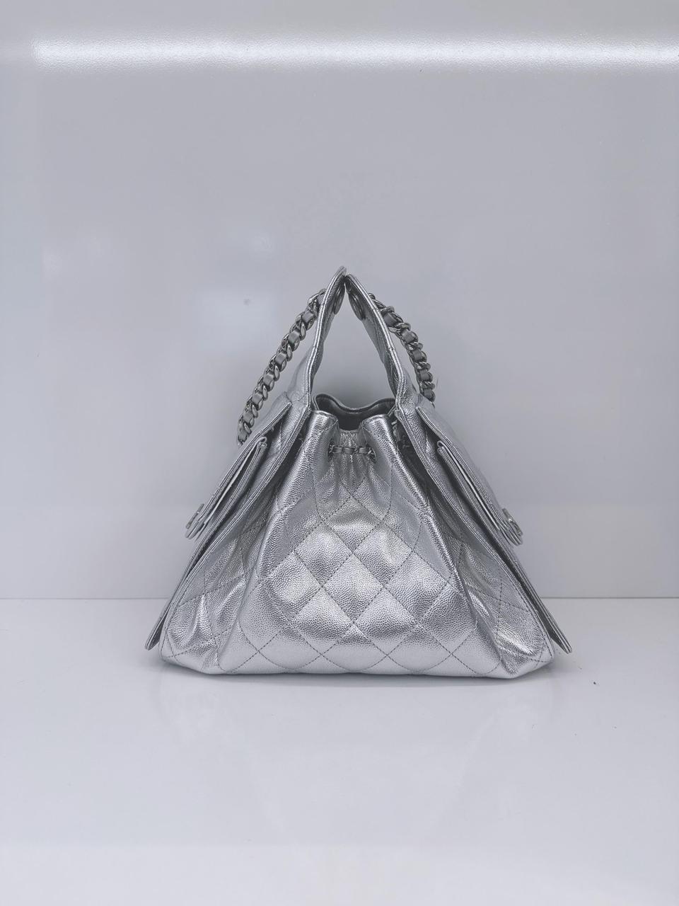 SILVER GRAINED CALFSKIN LEATHER SMALL CHANEL 25 HANDBAG