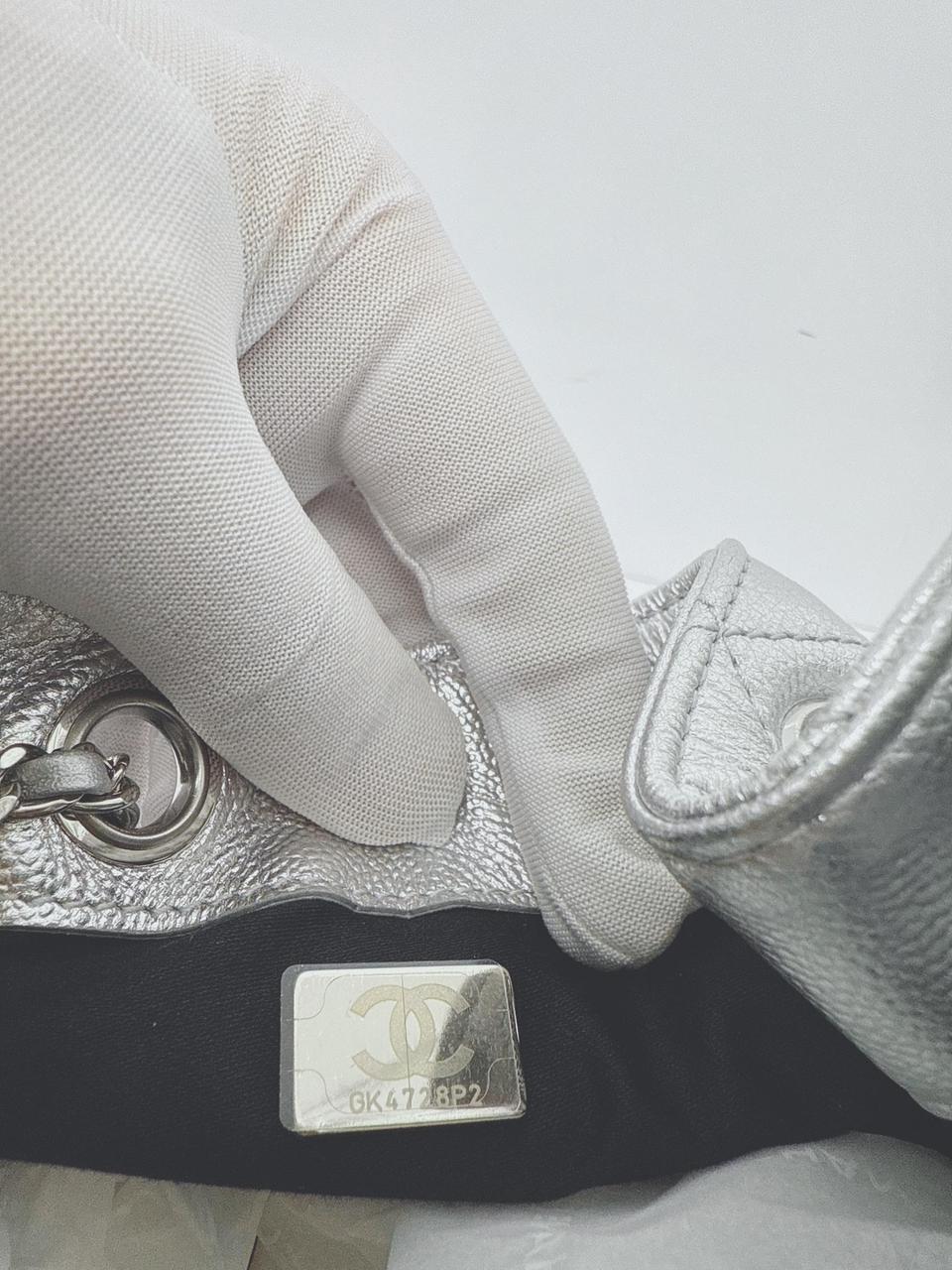 SILVER GRAINED CALFSKIN LEATHER SMALL CHANEL 25 HANDBAG