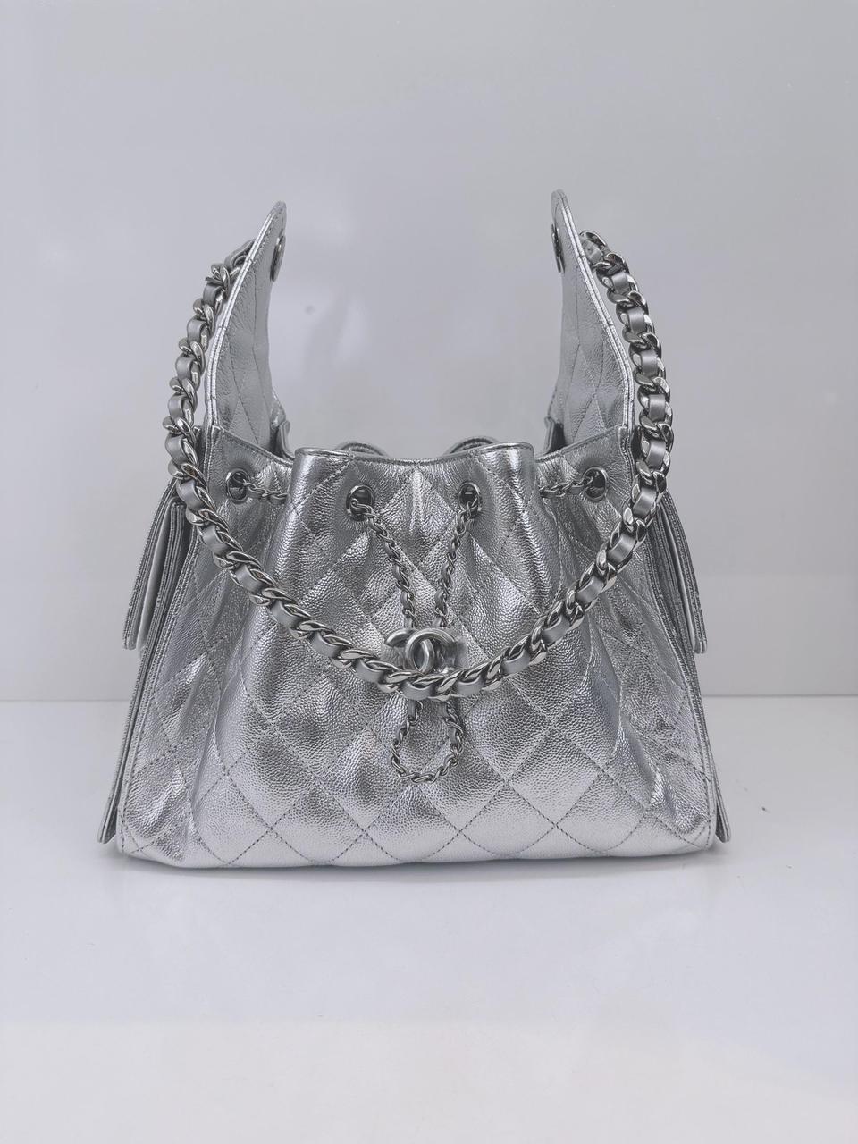 SILVER GRAINED CALFSKIN LEATHER SMALL CHANEL 25 HANDBAG