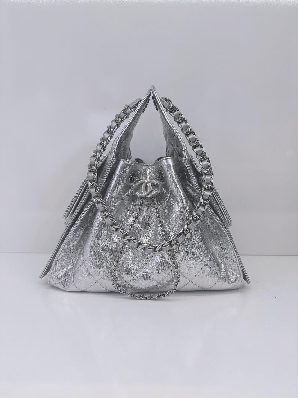 SILVER GRAINED CALFSKIN LEATHER SMALL CHANEL 25 HANDBAG