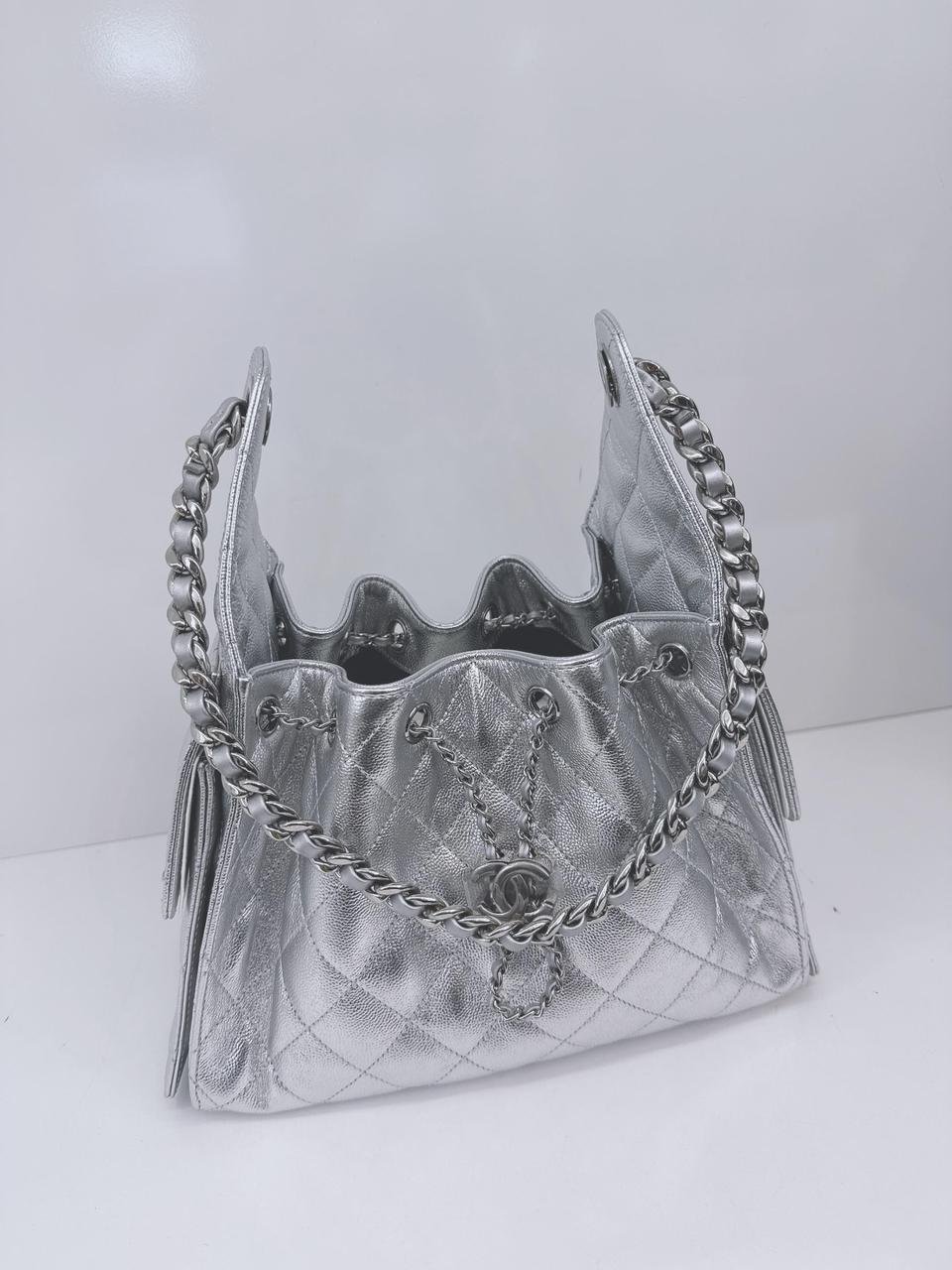 SILVER GRAINED CALFSKIN LEATHER SMALL CHANEL 25 HANDBAG