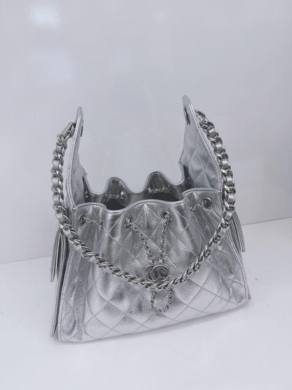 SILVER GRAINED CALFSKIN LEATHER SMALL CHANEL 25 HANDBAG