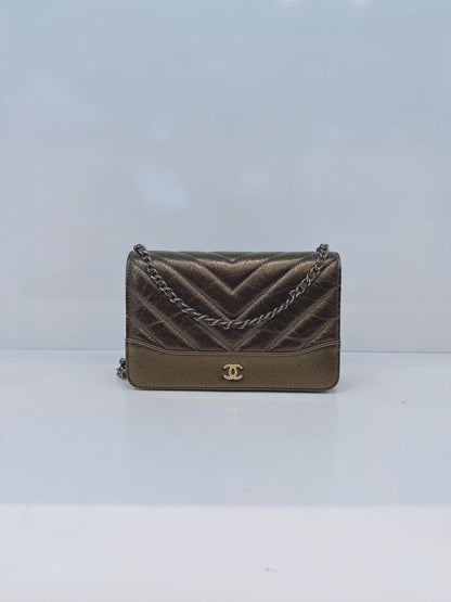 AGED CALFSKIN CHEVRON QUILTED GABRIELLE WALLET ON CHAIN
