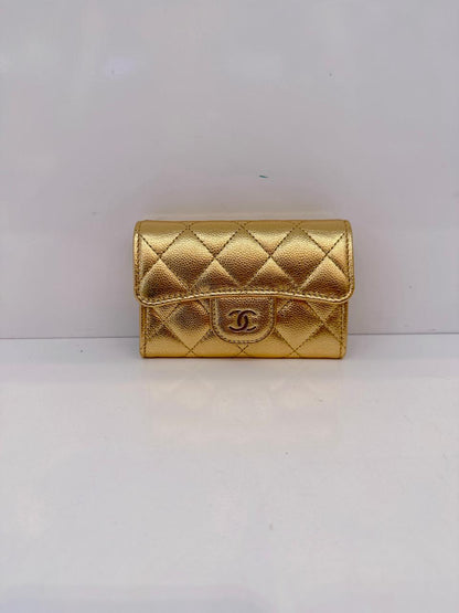 GOLD METALLIC GRAINED SHINY CALFSKIN AND GOLD TONE METAL CLASSIC CARD HOLDER