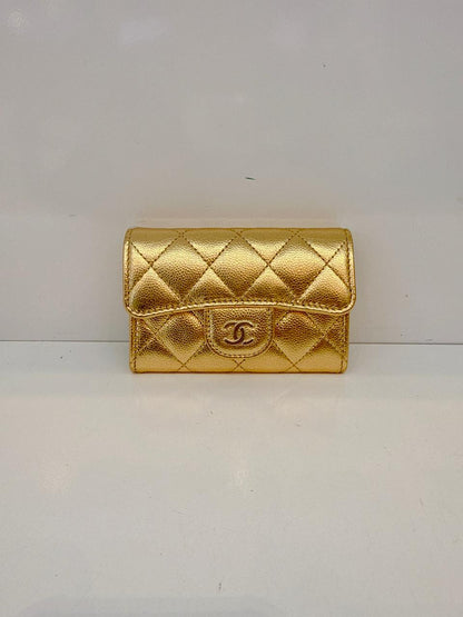 GOLD METALLIC GRAINED SHINY CALFSKIN AND GOLD TONE METAL CLASSIC CARD HOLDER