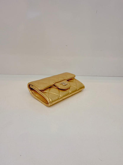 GOLD METALLIC GRAINED SHINY CALFSKIN AND GOLD TONE METAL CLASSIC CARD HOLDER