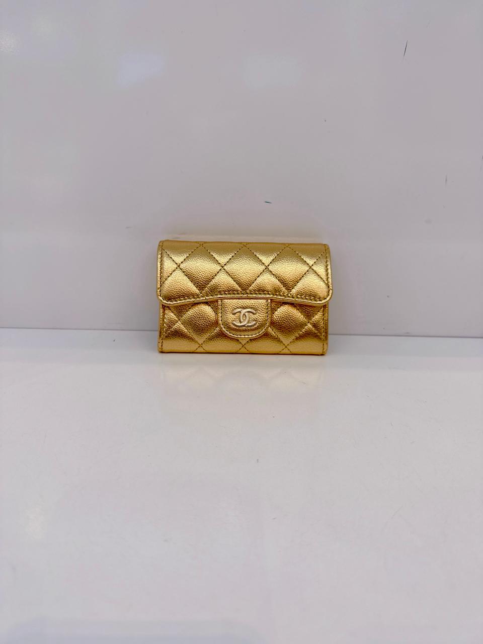 GOLD METALLIC GRAINED SHINY CALFSKIN AND GOLD TONE METAL CLASSIC CARD HOLDER