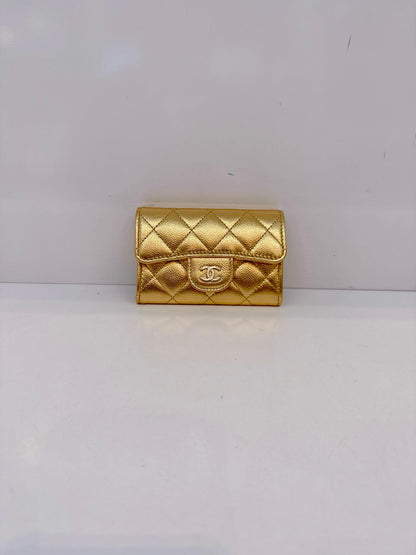 GOLD METALLIC GRAINED SHINY CALFSKIN AND GOLD TONE METAL CLASSIC CARD HOLDER