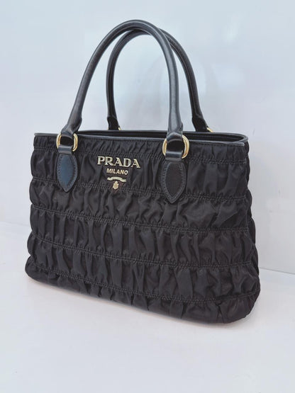 BLACK GAUFFRE TESSUTO NYLON AND LEATHER TOTE BAG