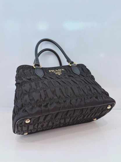 BLACK GAUFFRE TESSUTO NYLON AND LEATHER TOTE BAG