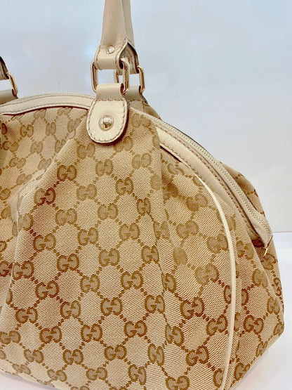 BEIGE WHITE GG CANVAS AND LEATHER SUKEY DOME BAG