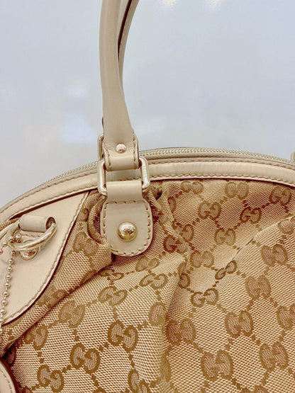 BEIGE WHITE GG CANVAS AND LEATHER SUKEY DOME BAG