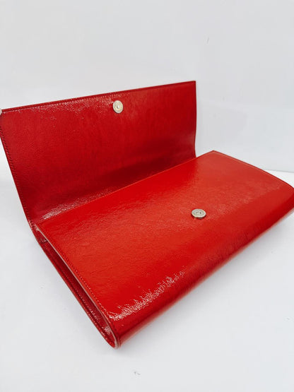 RED PATENT LEATHER BELLE DE JOUR FLAP CLUTCH
