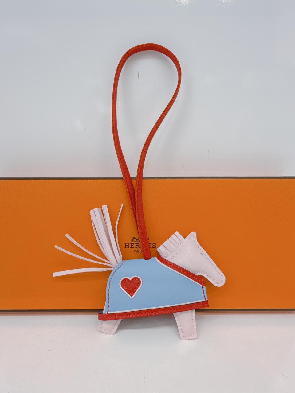 ROSE DARLING ROUGE RADIEUX CELESTE RODEO ROBEO COEUR PM CHARM