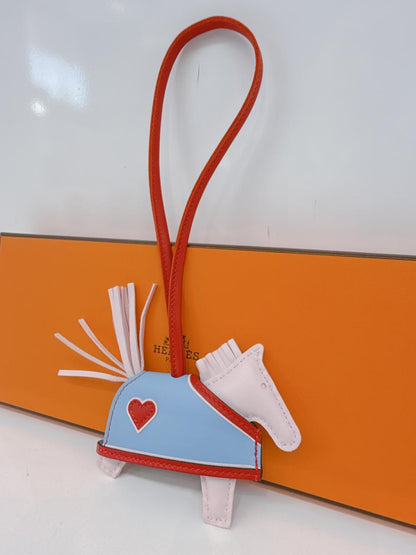 ROSE DARLING ROUGE RADIEUX CELESTE RODEO ROBEO COEUR PM CHARM