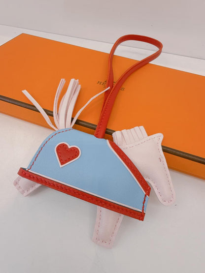 ROSE DARLING ROUGE RADIEUX CELESTE RODEO ROBEO COEUR PM CHARM