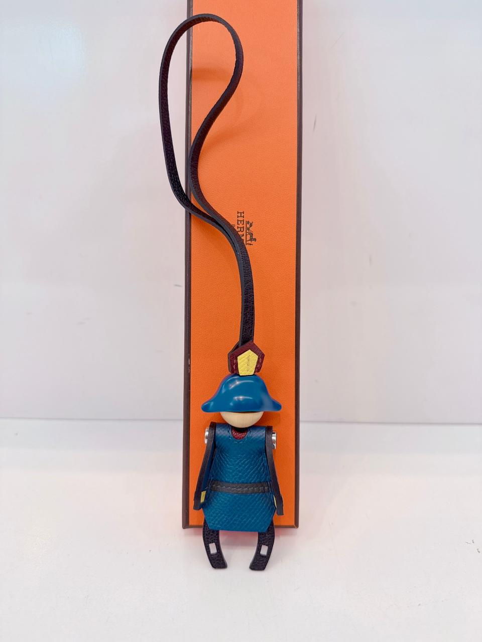 NOIR DEEP BLUE ROUGE H VERT FONCE CITRON ARTIFICIER CHARM