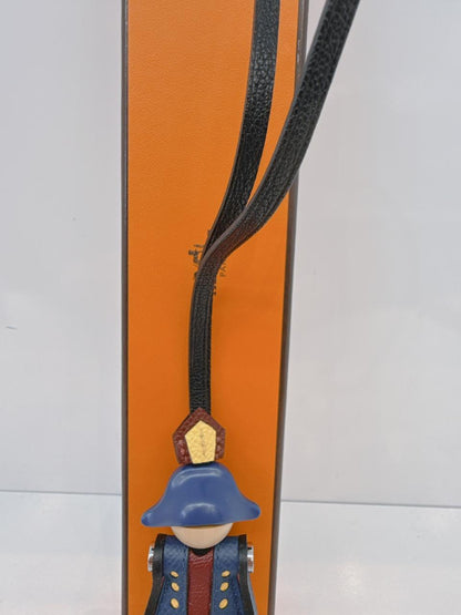 NOIR DEEP BLUE ROUGE H VERT FONCE CITRON ARTIFICIER CHARM