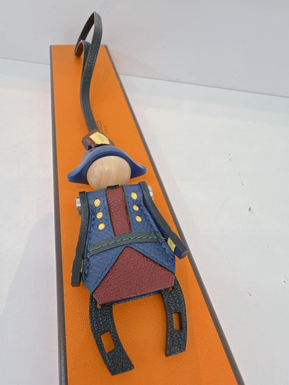 NOIR DEEP BLUE ROUGE H VERT FONCE CITRON ARTIFICIER CHARM