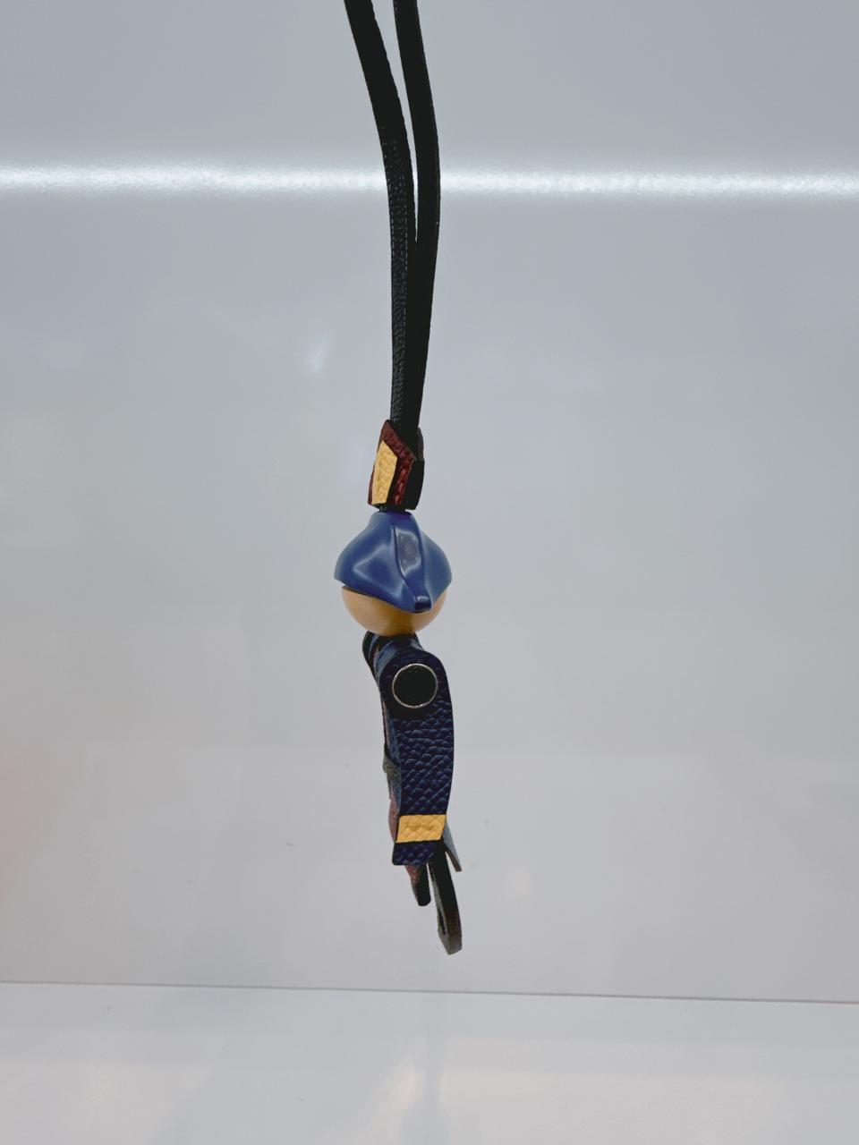 NOIR DEEP BLUE ROUGE H VERT FONCE CITRON ARTIFICIER CHARM