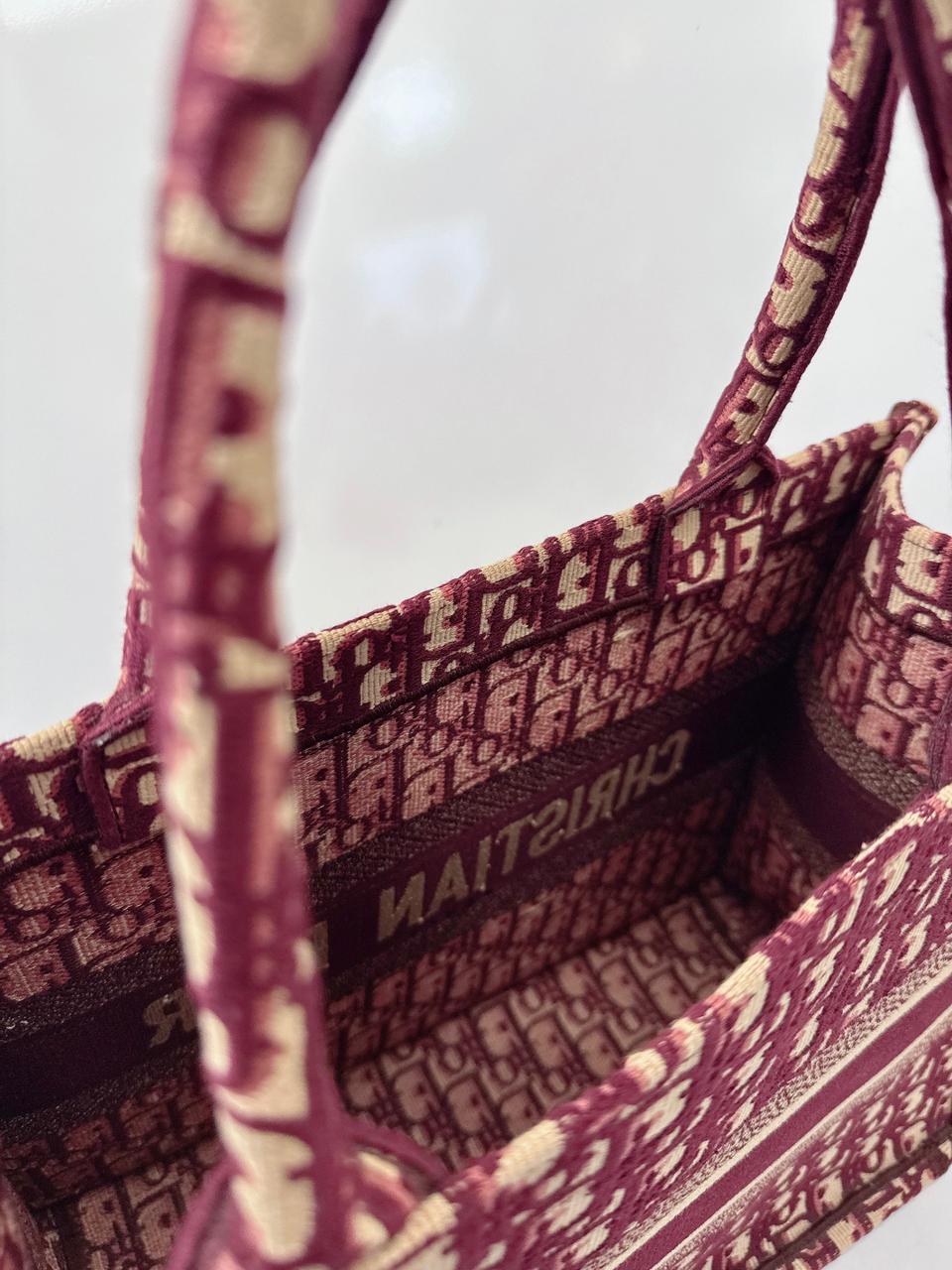BURGUNDY OBLIQUE MEDIUM BOOK TOTE