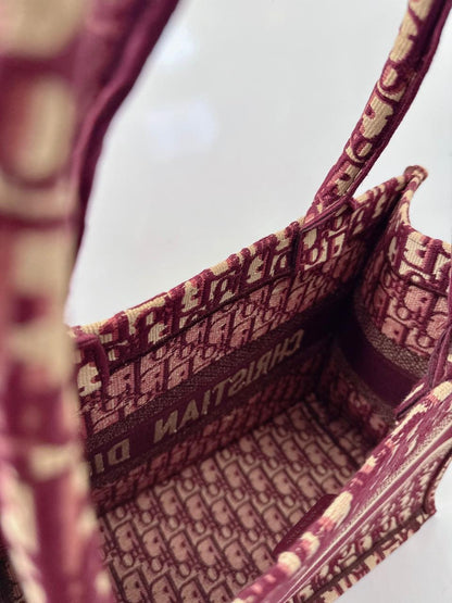 BURGUNDY OBLIQUE MEDIUM BOOK TOTE