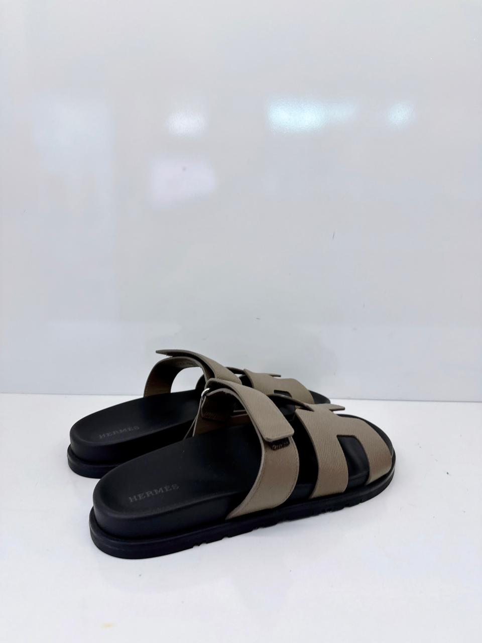 ETOUPE EPSOM AND CALFSKIN LEATHER CHYPRE SANDALS 39.5