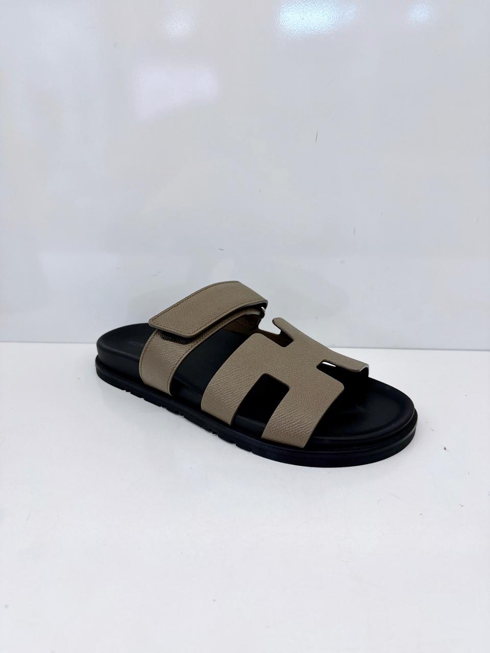 ETOUPE EPSOM AND CALFSKIN LEATHER CHYPRE SANDALS 39.5