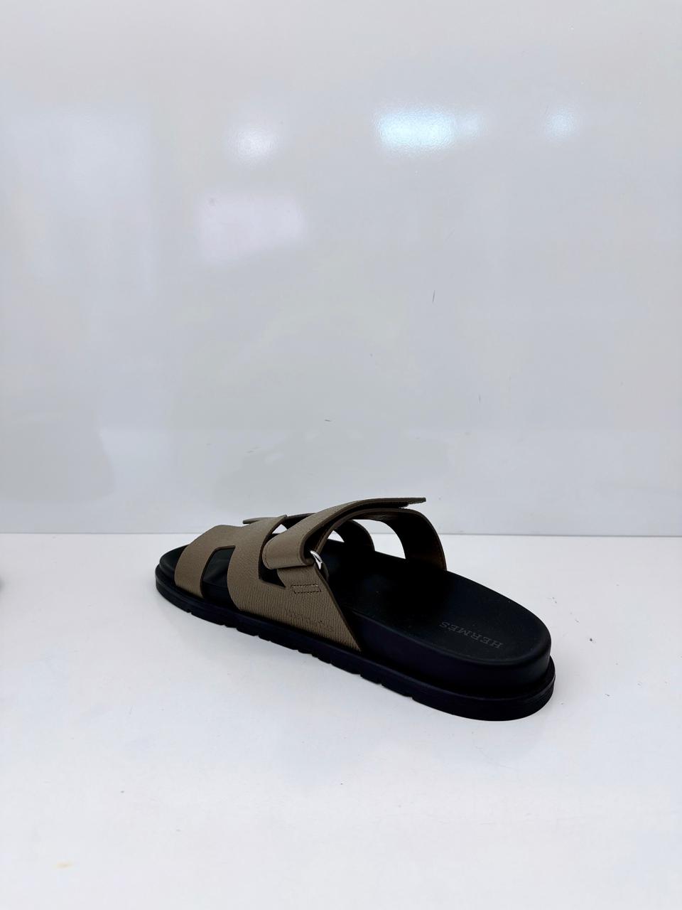 ETOUPE EPSOM AND CALFSKIN LEATHER CHYPRE SANDALS 39.5