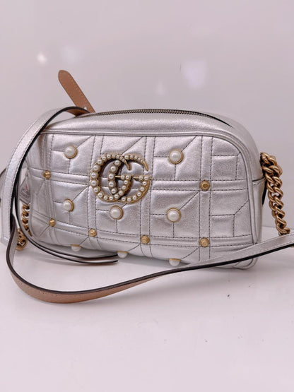 METALLIC SILVER PEARL STUDDED MATELASSE LEATHER GG MARMONT SHOULDER BAG