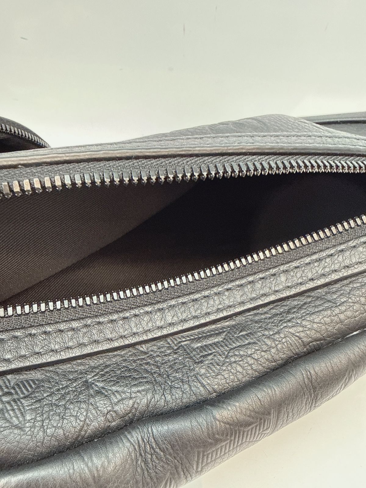 BLACK MONOGRAM SHADOW DUO SLINGBAG